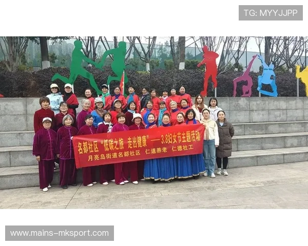 花样游泳社区展演鼓励老年人参与健身文化