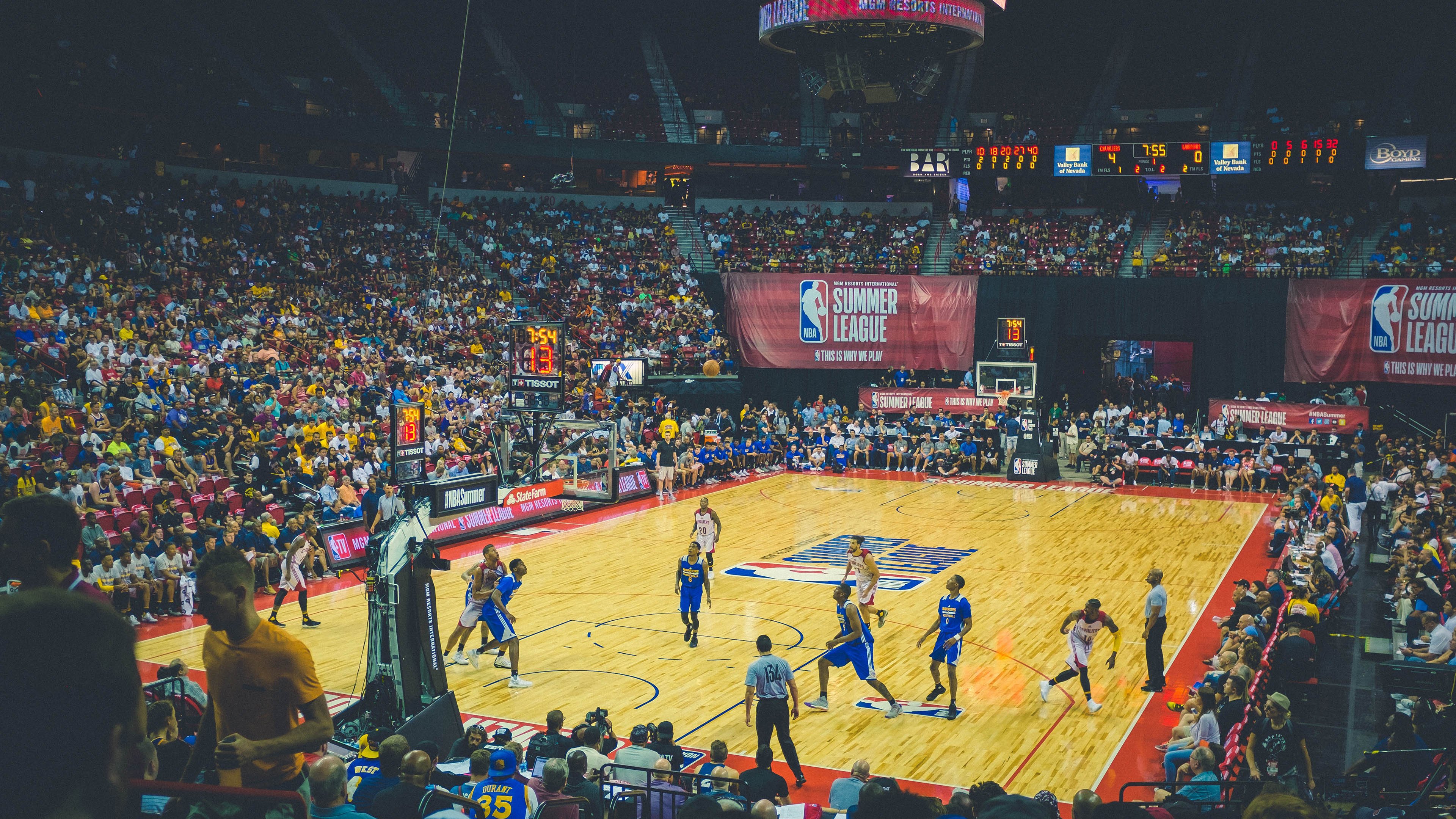 国足复仇亚洲杯 精彩比赛让人热血沸腾，国足亚洲对手