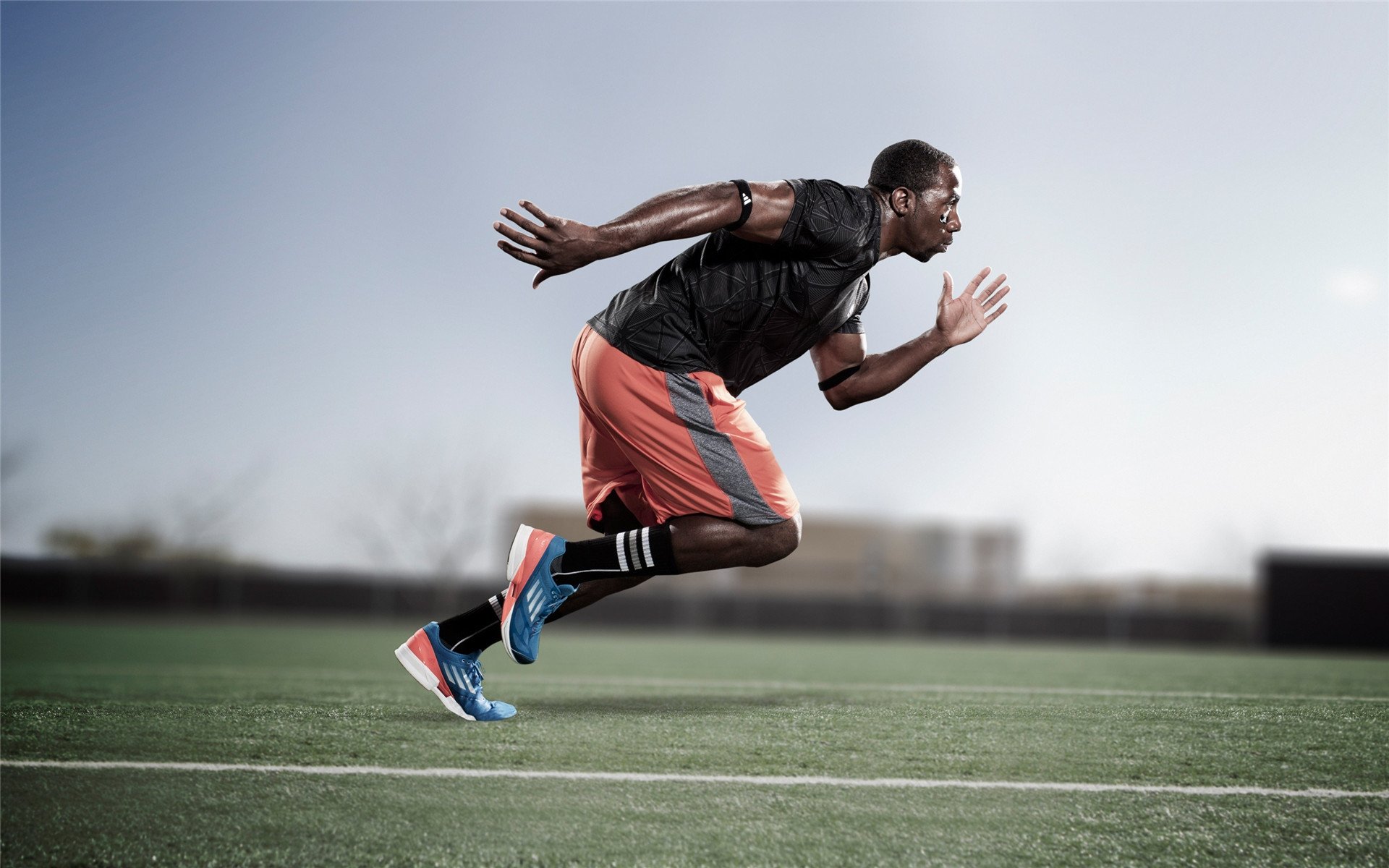 曼城连续控球主导整场比赛节奏，曼城打法